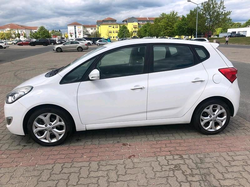 Gebraucht Hyundai ix20 116 PS (85 kW) 2012 Weiß Kleinwagen