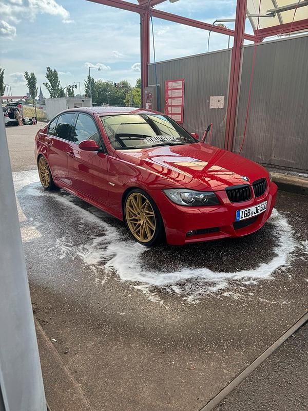Rot Gebraucht 2007 BMW 330 M Sport Limousine | 13.000 € (Fairer Preis) - Bild 1/4