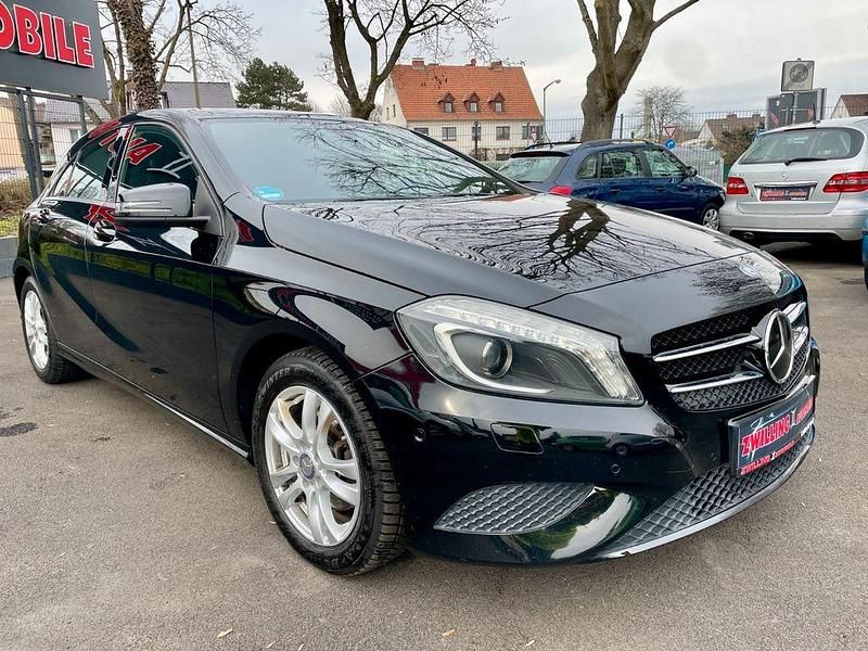 Gebraucht Mercedes A200 136 PS (100 kW) 2015 Schwarz Limousine