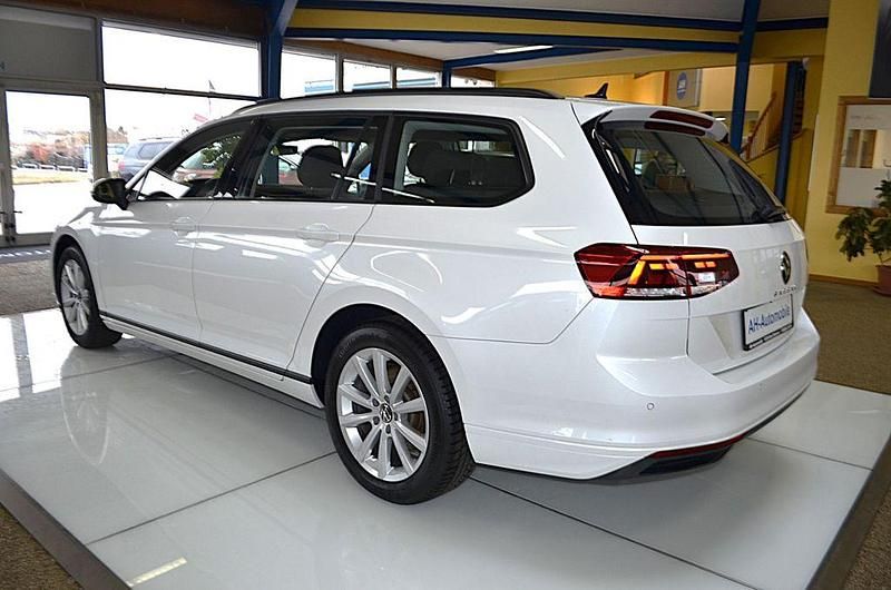 Gebraucht VW Passat Basis 150 PS (110 kW) 2022 Weiß Kombi