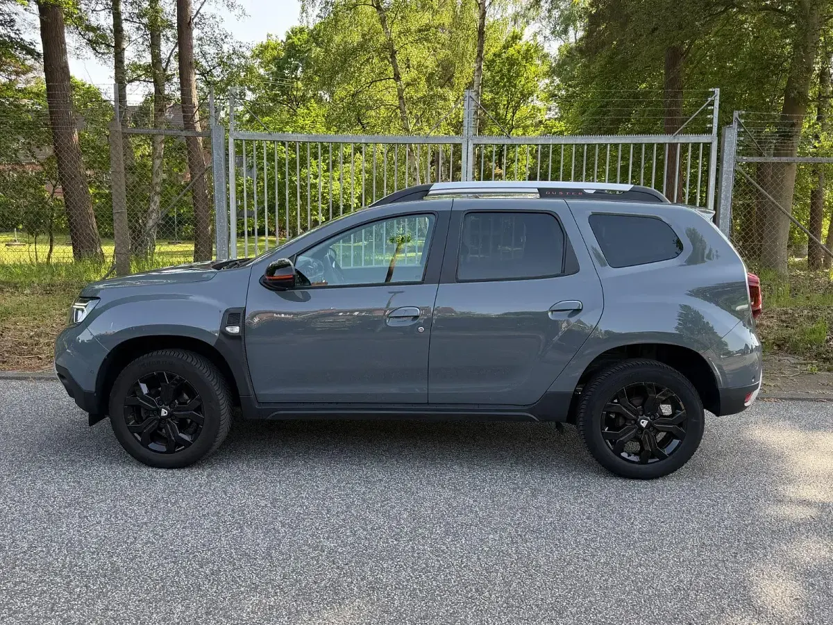 Używany Dacia Duster Extreme 131 KM (96 kW) 2022 Szary SUV