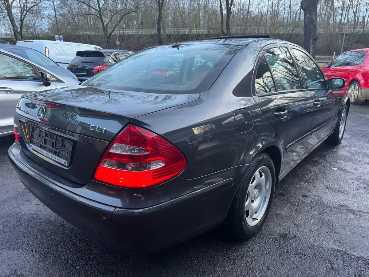Gebraucht Mercedes E220 150 PS (110 kW) 2004 Grau Limousine