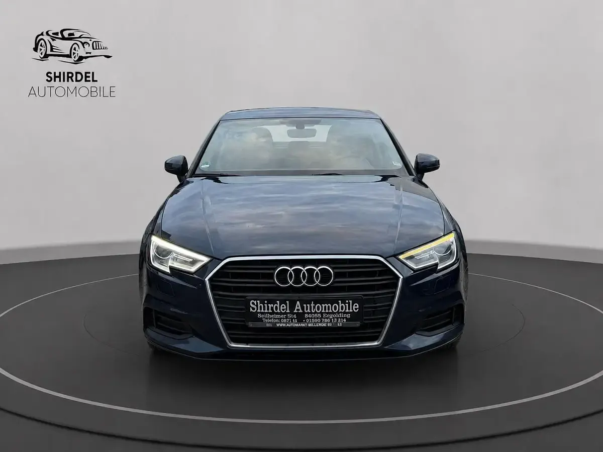Gebraucht Audi A3 Basis 116 PS (85 kW) 2017 Blau Limousine