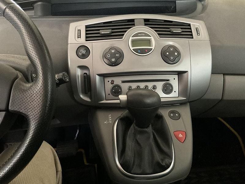 Grau Gebraucht 2006 Renault Scénic II Avantage Van / Kleinbus | 4.500 € (Etwas zu teuer) - Bild 1/4