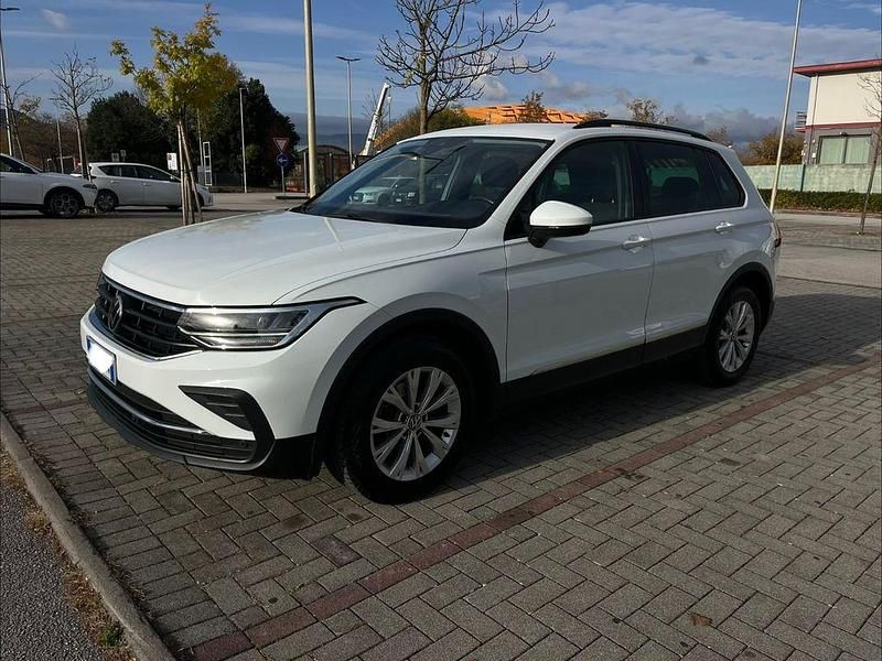 Weiß Gebraucht 2022 VW Tiguan Life SUV | 21.800 € (Fairer Preis) - Bild 1/4