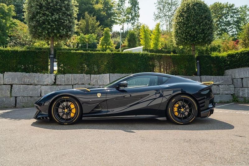 Second-hand Ferrari 812 829 CP (609 kW) 2022 Albastru