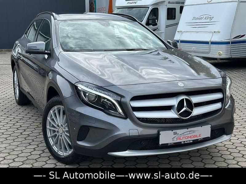 Grau Gebraucht 2014 Mercedes GLA200 SUV | 17.690 € (Fairer Preis) - Bild 1/4