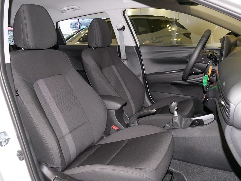 Neu Hyundai i20 Blackline 90 PS (66 kW) 2026 Atlas white Limousine