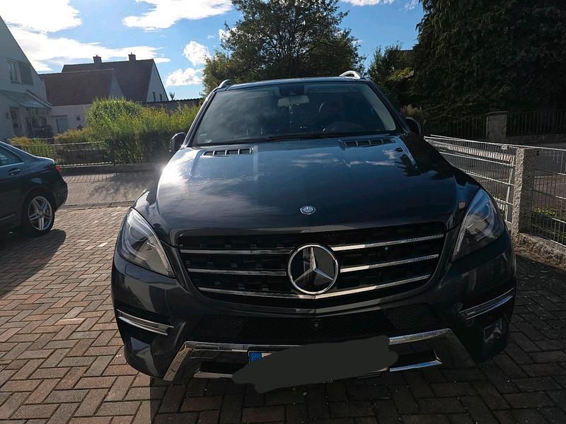 Grau Gebraucht 2014 Mercedes ML350 SUV | 29.999 € - Bild 1/4