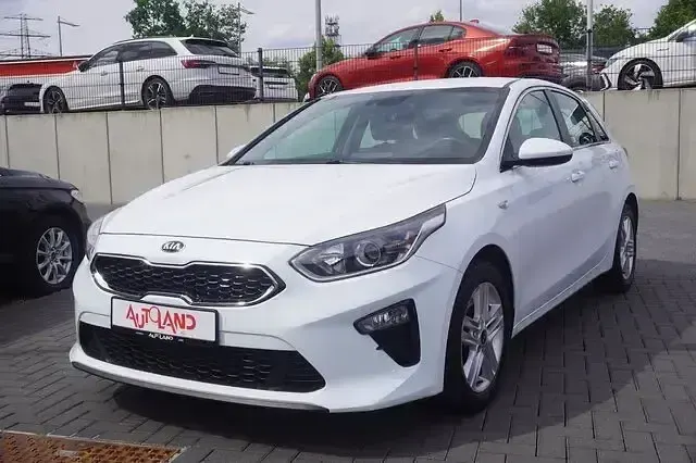 Gebraucht Kia Ceed Edition 7 120 PS (88 kW) 2020 Cararraweiss Kleinwagen