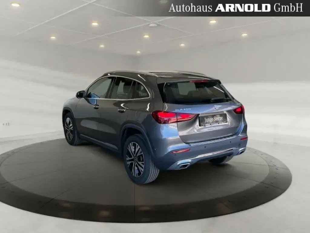 Gebraucht Mercedes GLA250 224 PS (164 kW) 2023 Mountaingrau (metallic) SUV