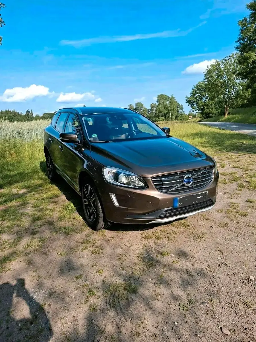 Gebraucht Volvo XC60 Momentum 245 PS (180 kW) 2017 Braun SUV