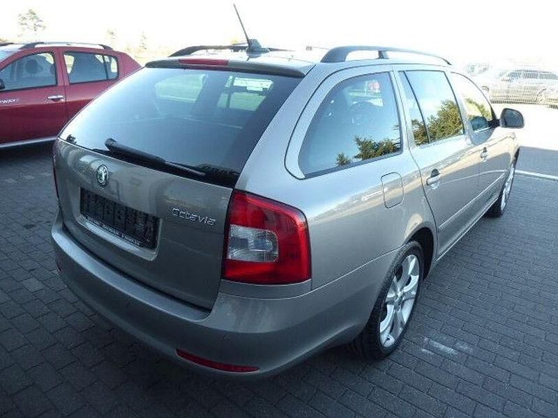 Gebraucht Skoda Octavia Elegance 160 PS (117 kW) 2011 Beige Kombi