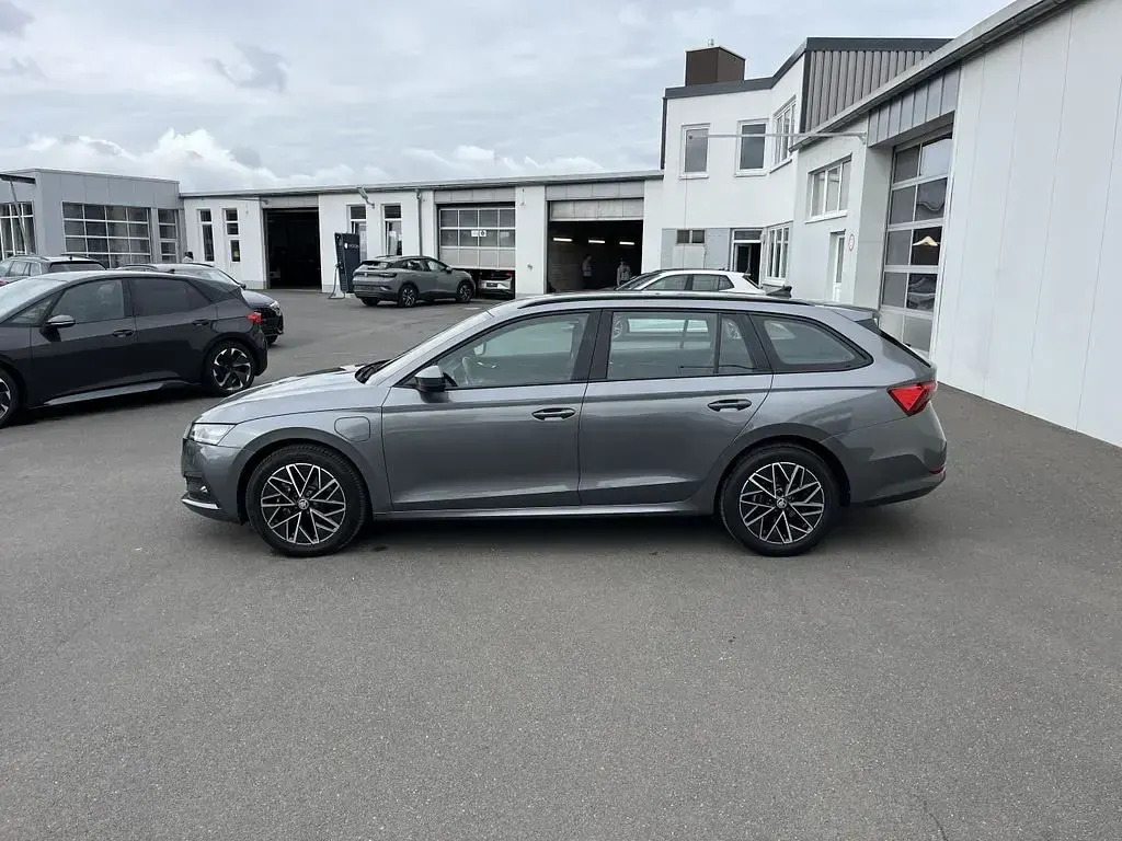 Gebraucht Skoda Octavia 204 PS (150 kW) 2022 Grau Kombi