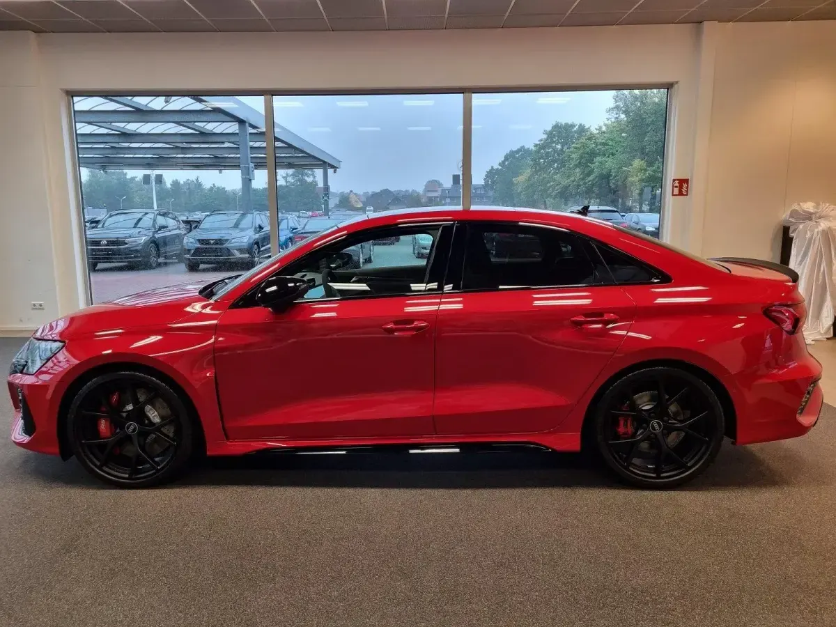 Gebraucht Audi RS3 Ambiente 400 PS (294 kW) 2023 Rot Limousine