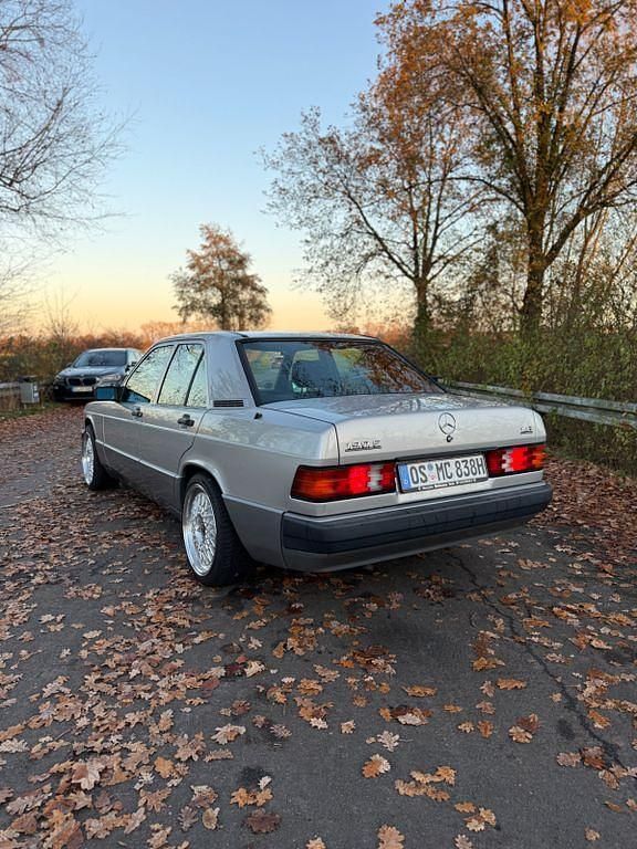 Gebraucht Mercedes 190 109 PS (80 kW) 1991 Silber Limousine