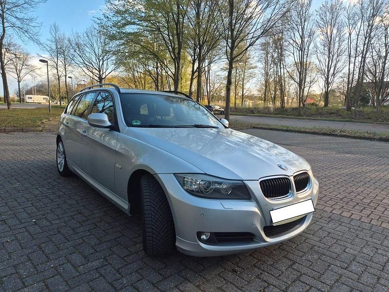 Gebraucht BMW 318 143 PS (105 kW) 2010 Silber Kombi