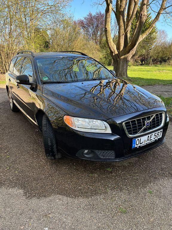 Schwarz Gebraucht 2007 Volvo V70 Momentum Kombi | 3.800 € (Etwas zu teuer) - Bild 1/1