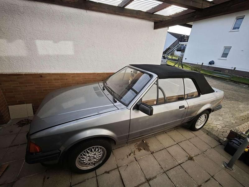 Gebraucht Ford Escort Cabriolet 105 PS (77 kW) 1985 Silber Cabrio