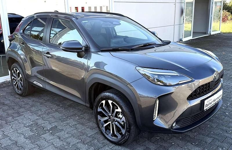 Marlingrau metallic Gebraucht 2025 Toyota Yaris Kleinwagen | 29.880 € (Fairer Preis) - Bild 1/4