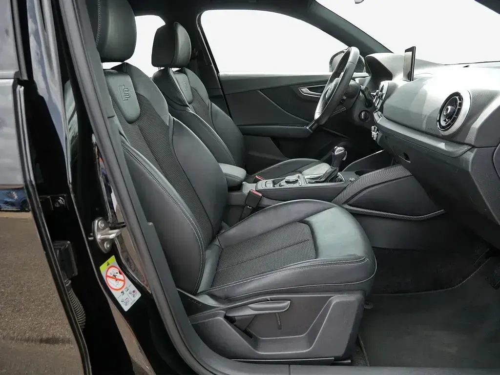 Gebraucht Audi Q2 S-Line 150 PS (110 kW) 2023 Schwarz SUV