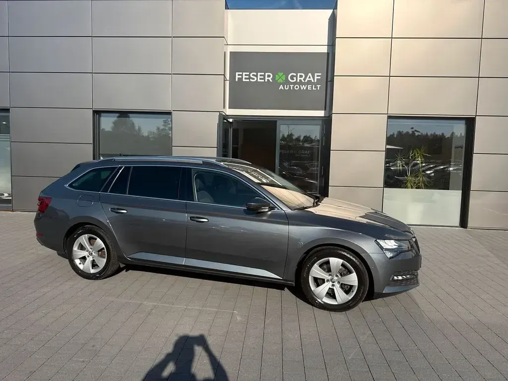 Gebraucht Skoda Superb Ambition 150 PS (110 kW) 2022 Grau Kombi