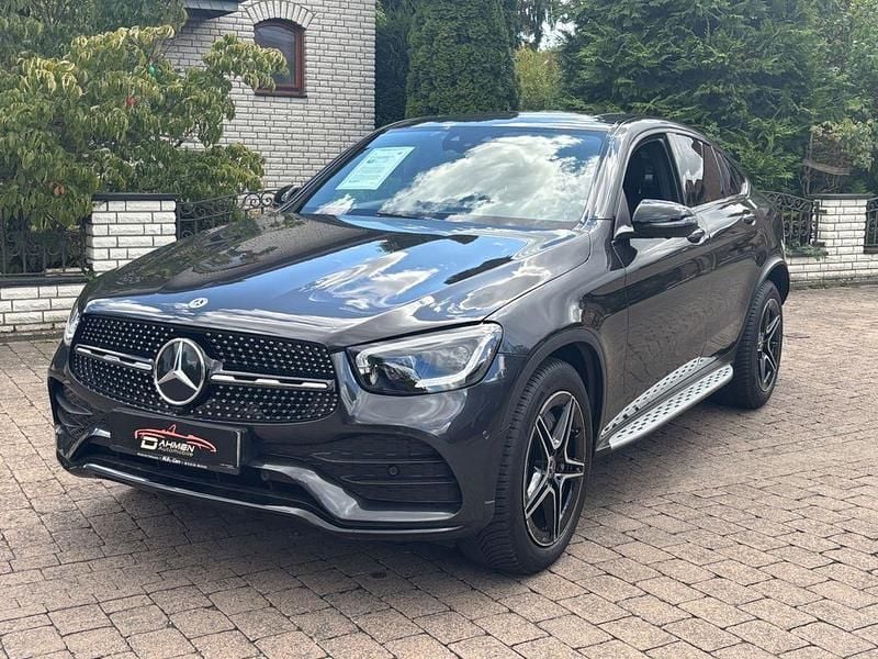 Grau Gebraucht 2022 Mercedes 200 AMG line Coupé | 42.900 € (Fairer Preis) - Bild 1/4