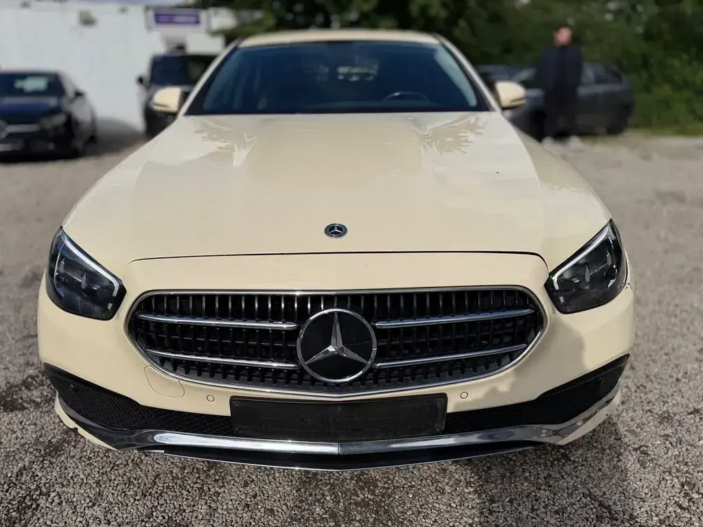 Gebraucht Mercedes E200 160 PS (117 kW) 2022 Gelb Limousine
