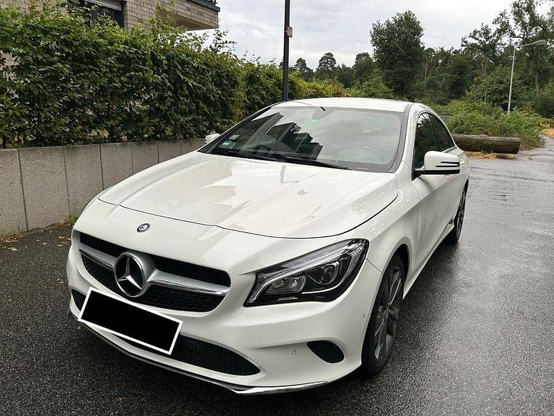 Gebraucht Mercedes CLA180 122 PS (89 kW) 2016 Weiß Limousine
