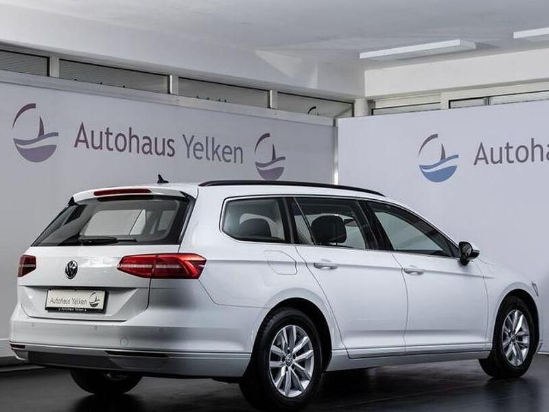 Gebraucht VW Passat Comfortline 150 PS (110 kW) 2018 Weiß Kombi
