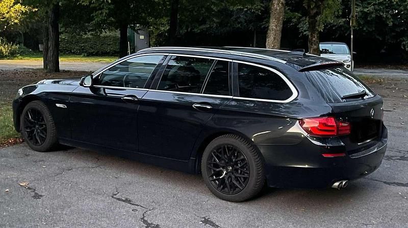 Gebraucht BMW 520 184 PS (135 kW) 2012 Schwarz Kombi