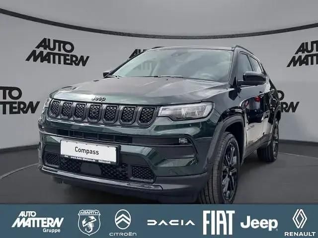 Grün Neu 2025 Jeep Compass North SUV | 41.989 € (Teuer) - Bild 1/4