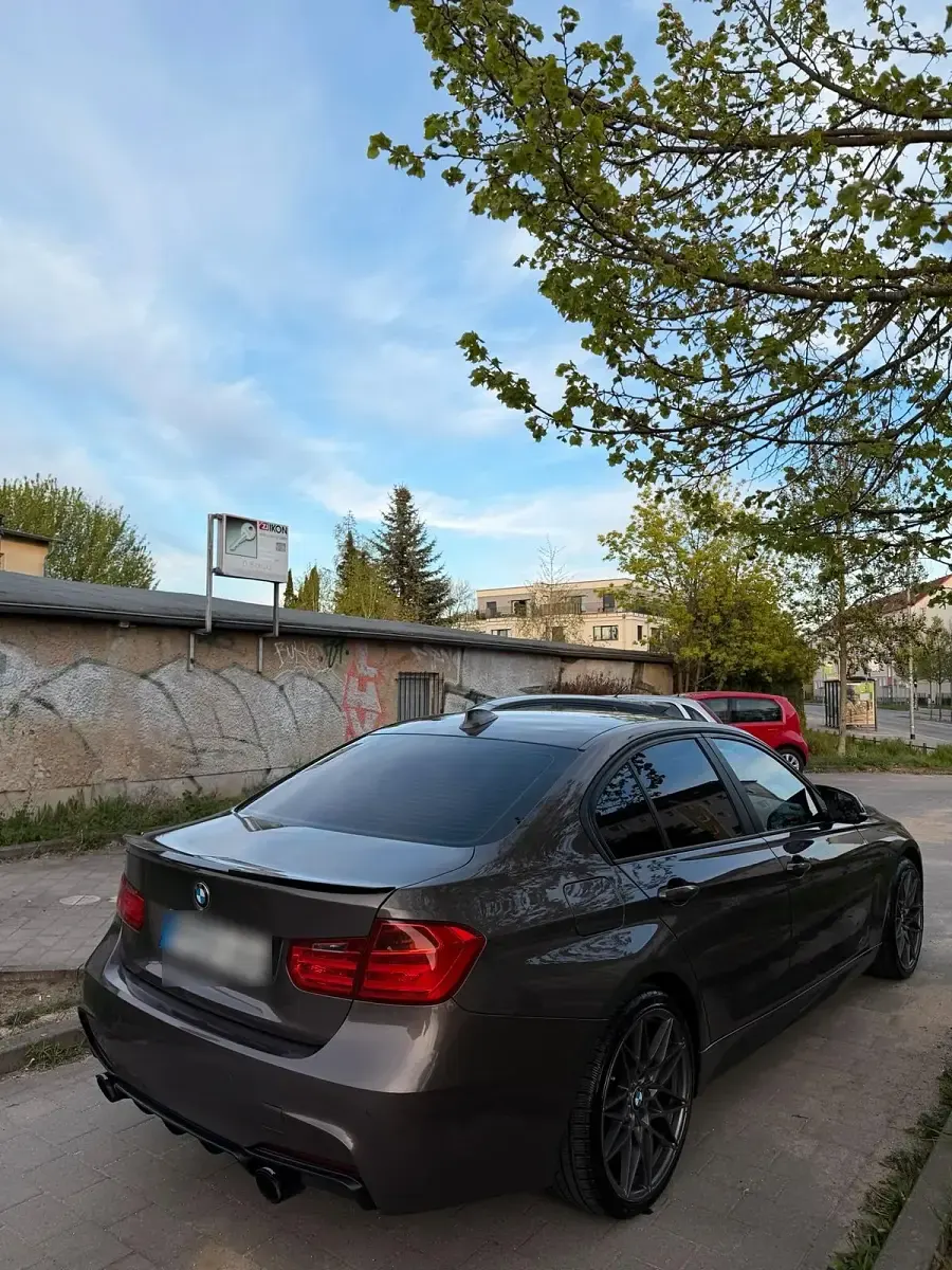 Gebraucht BMW 320 184 PS (135 kW) 2014 Braun Limousine