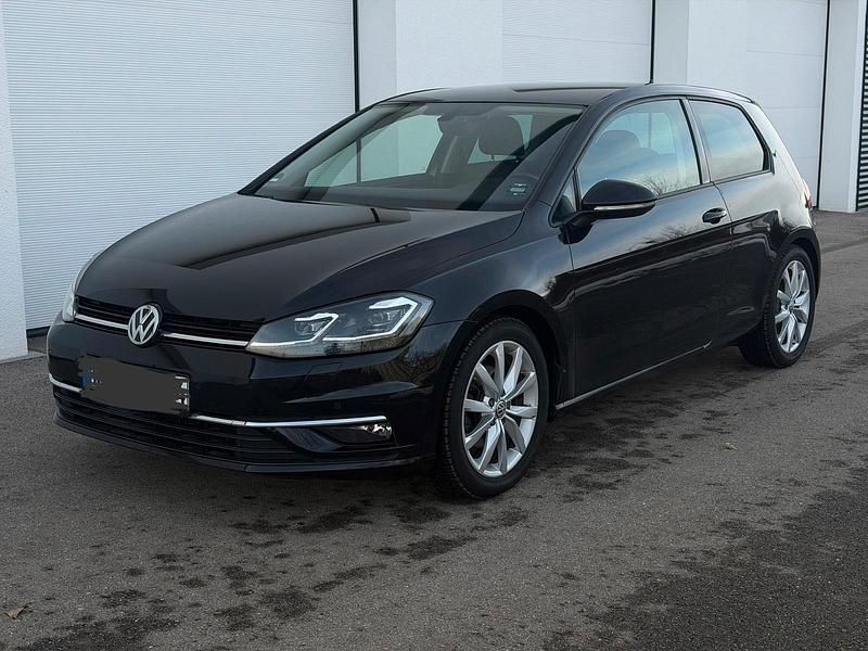 Schwarz Gebraucht 2018 VW Golf Highline Limousine | 11.900 € (Superpreis) - Bild 1/3