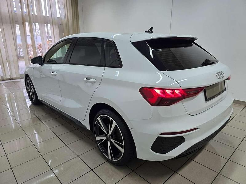 Gebraucht Audi A3 S-Line 204 PS (150 kW) 2023 Gletscherweiß Limousine