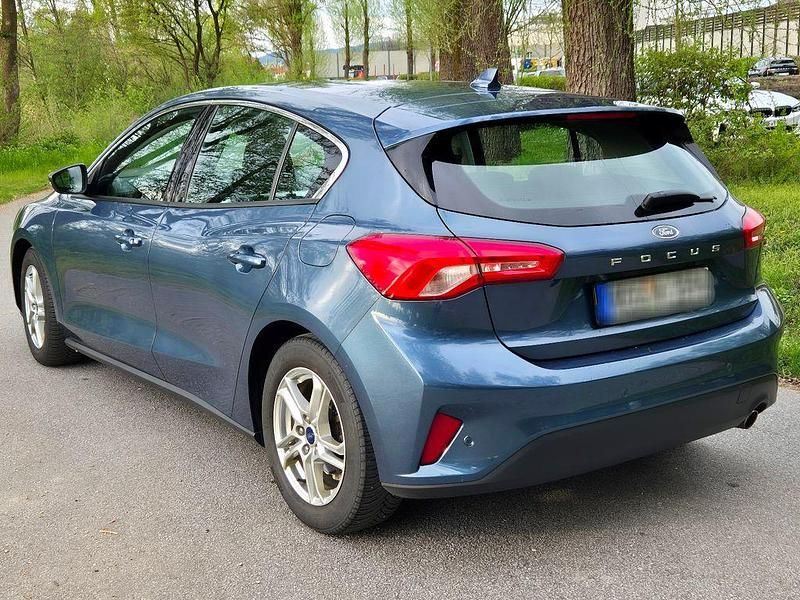 Gebraucht Ford Focus Cool & Connect 125 PS (91 kW) 2018 Blau Limousine