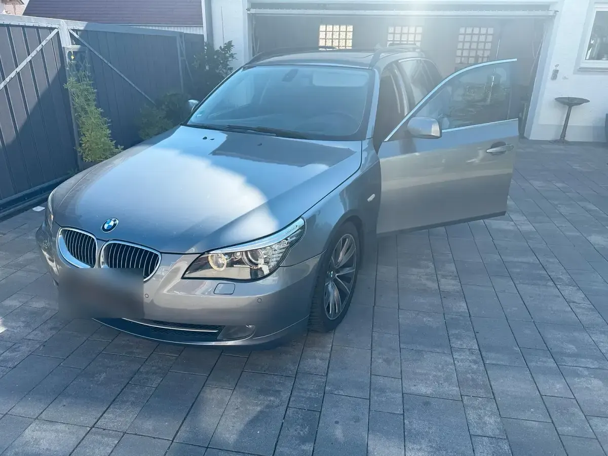 Gebraucht BMW 530 235 PS (172 kW) 2007 Grau Kombi