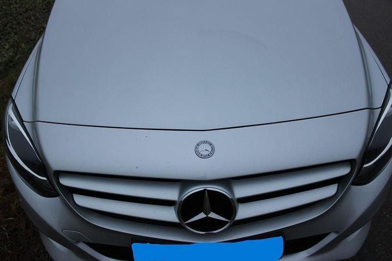 Gebraucht Mercedes B180 122 PS (89 kW) 2015 Silber Van / Kleinbus