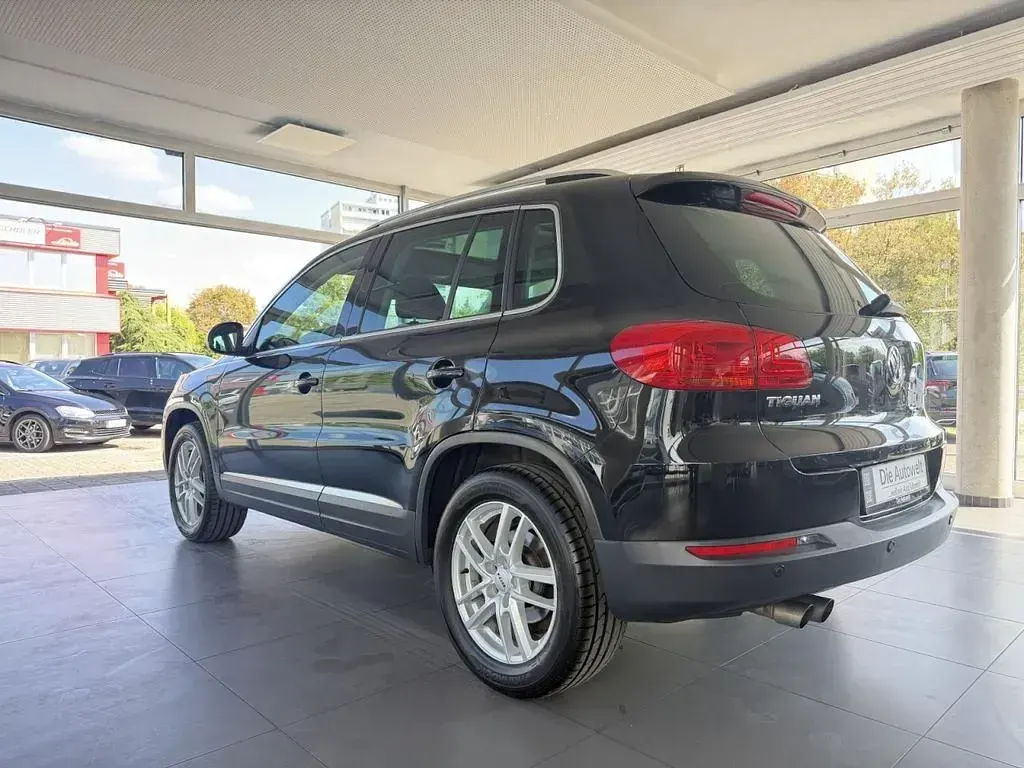 Gebraucht VW Tiguan Sport 140 PS (102 kW) 2012 Deep black perleffekt SUV