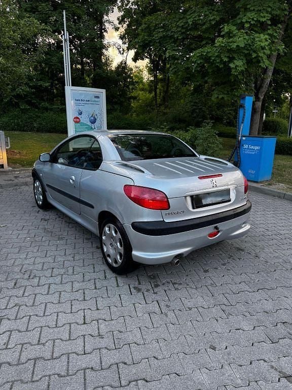 Grau Gebraucht 2002 Peugeot 206 CC Cabrio | 3.400 € (Fairer Preis) - Bild 1/4