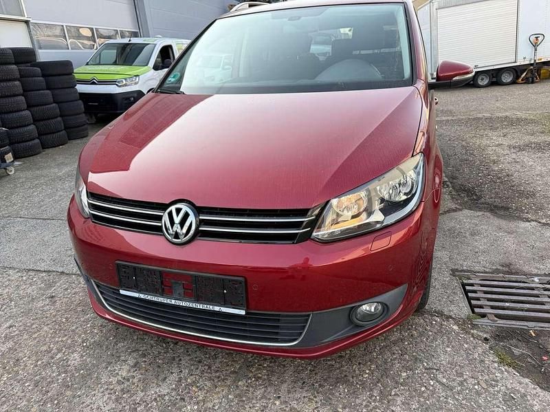 Gebraucht VW Touran Cup 105 PS (77 kW) 2014 Wild cherry red metallic Van / Kleinbus