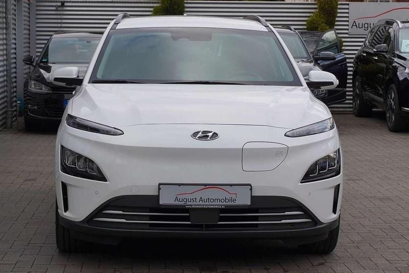 Gebraucht Hyundai Kona 100 kW (136 PS) 2023 Weiß SUV