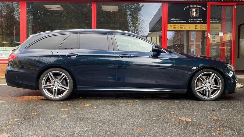 Blau Gebraucht 2017 Mercedes E350 AMG Limousine | 17.777 € (Superpreis) - Bild 1/4