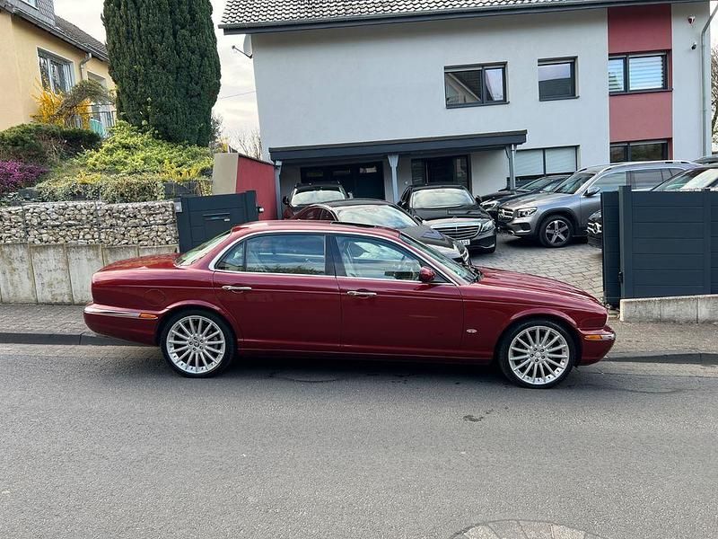 Gebraucht Jaguar XJ 238 PS (175 kW) 2007 Rot Limousine
