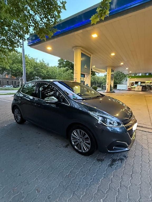 Grau Gebraucht 2016 Peugeot 208 Allure Kleinwagen | 6.500 € (Guter Preis) - Bild 1/4