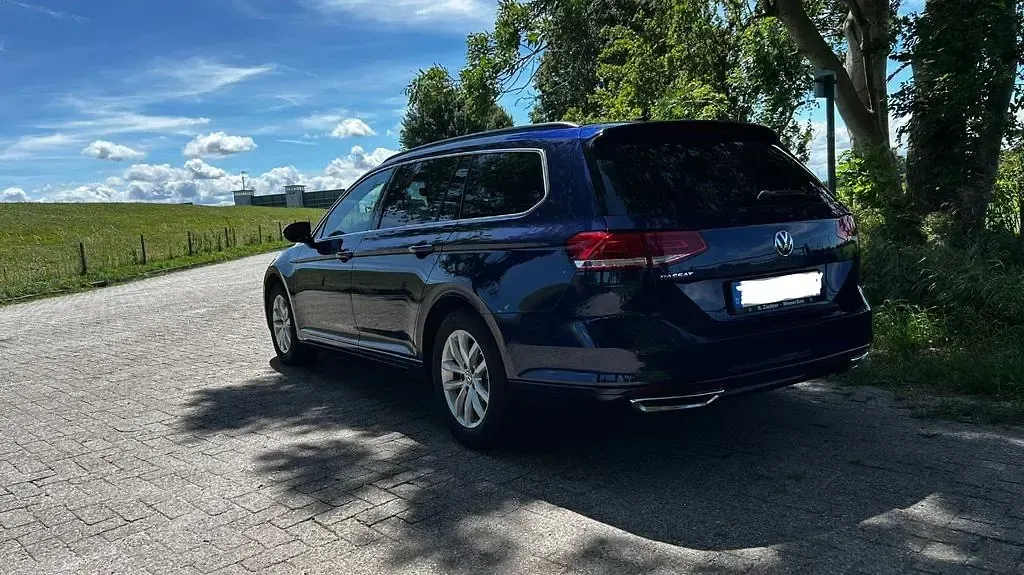 Gebraucht VW Passat Business 150 PS (110 kW) 2019 Blau Kombi