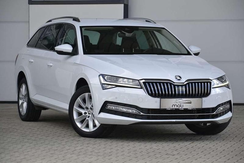 Używany Skoda Superb Style 280 KM (205 kW) 2021 Biały Kombi