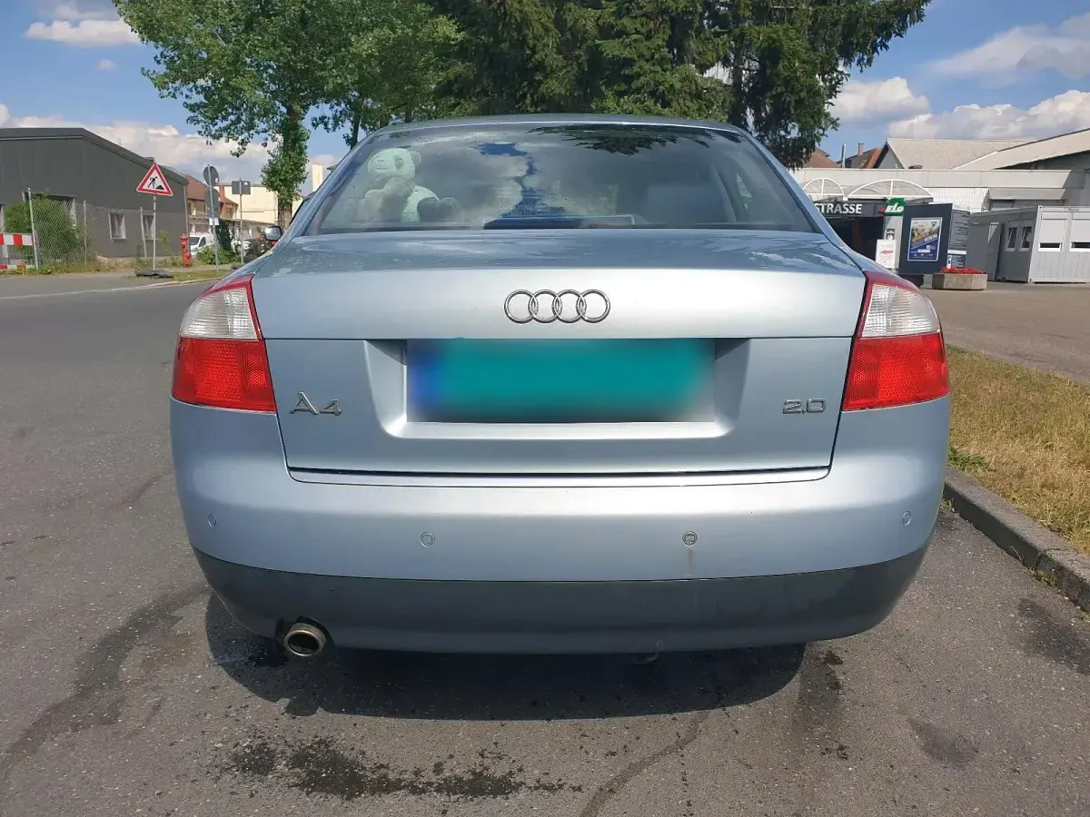 Gebraucht Audi A4 131 PS (96 kW) 2001 Blau Limousine