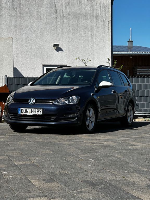 Blau Gebraucht 2014 VW Golf VII Comfortline Kombi | 7.000 € (Etwas zu teuer) - Bild 1/4