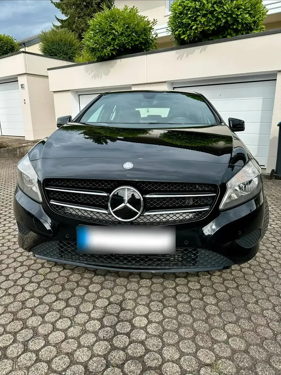 Gebraucht Mercedes A180 Edition 122 PS (89 kW) 2014 Schwarz Kleinwagen